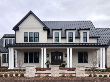 Preparing Your Home for Spring: Siding and Roof Cleaning Tips Thumbnail